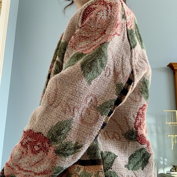 Floral patterned blazer with brass styled buttons - Picture 3 of 6